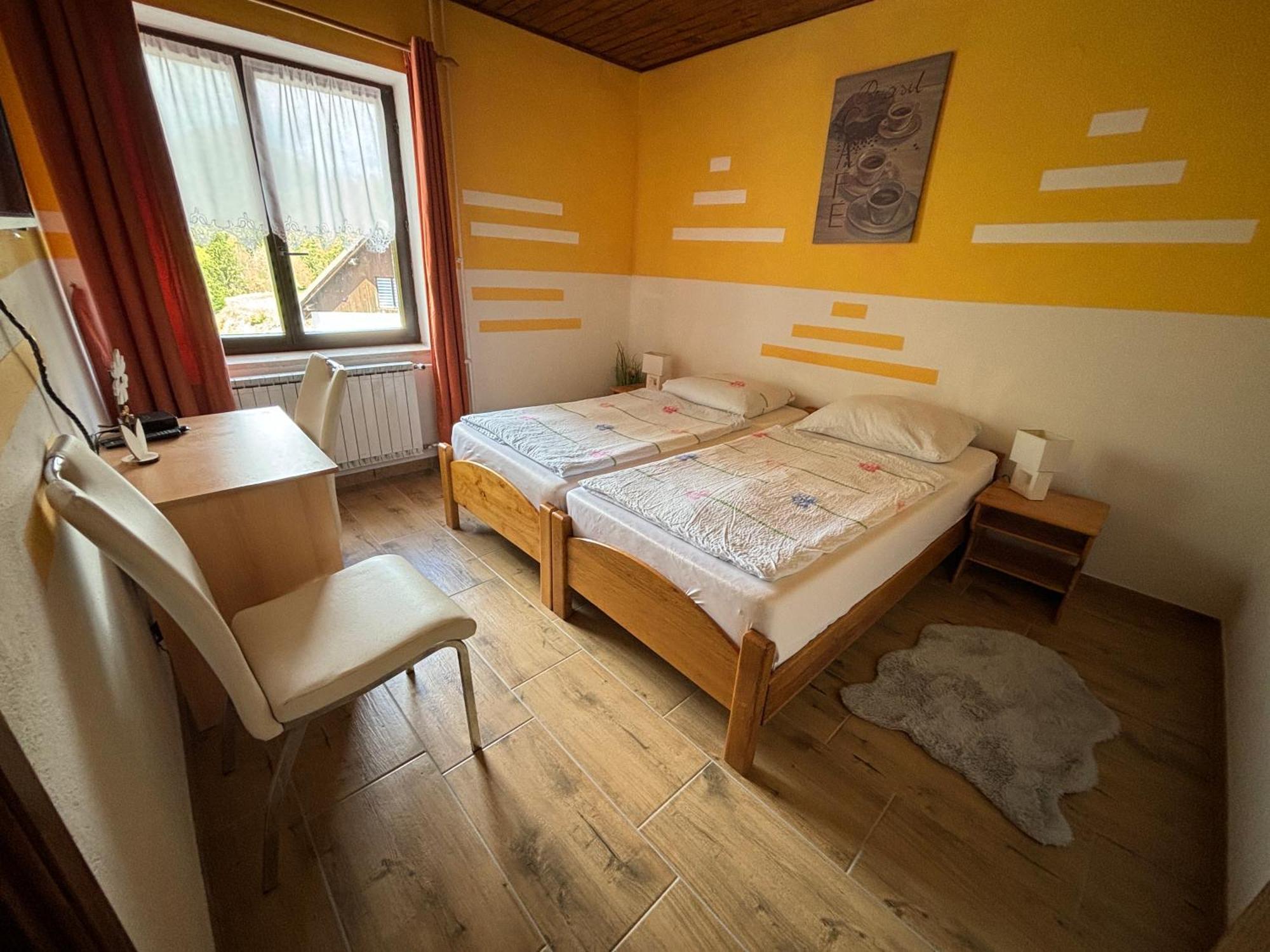 Guest House Kmecki Hram Fortuna Idrija Exterior photo