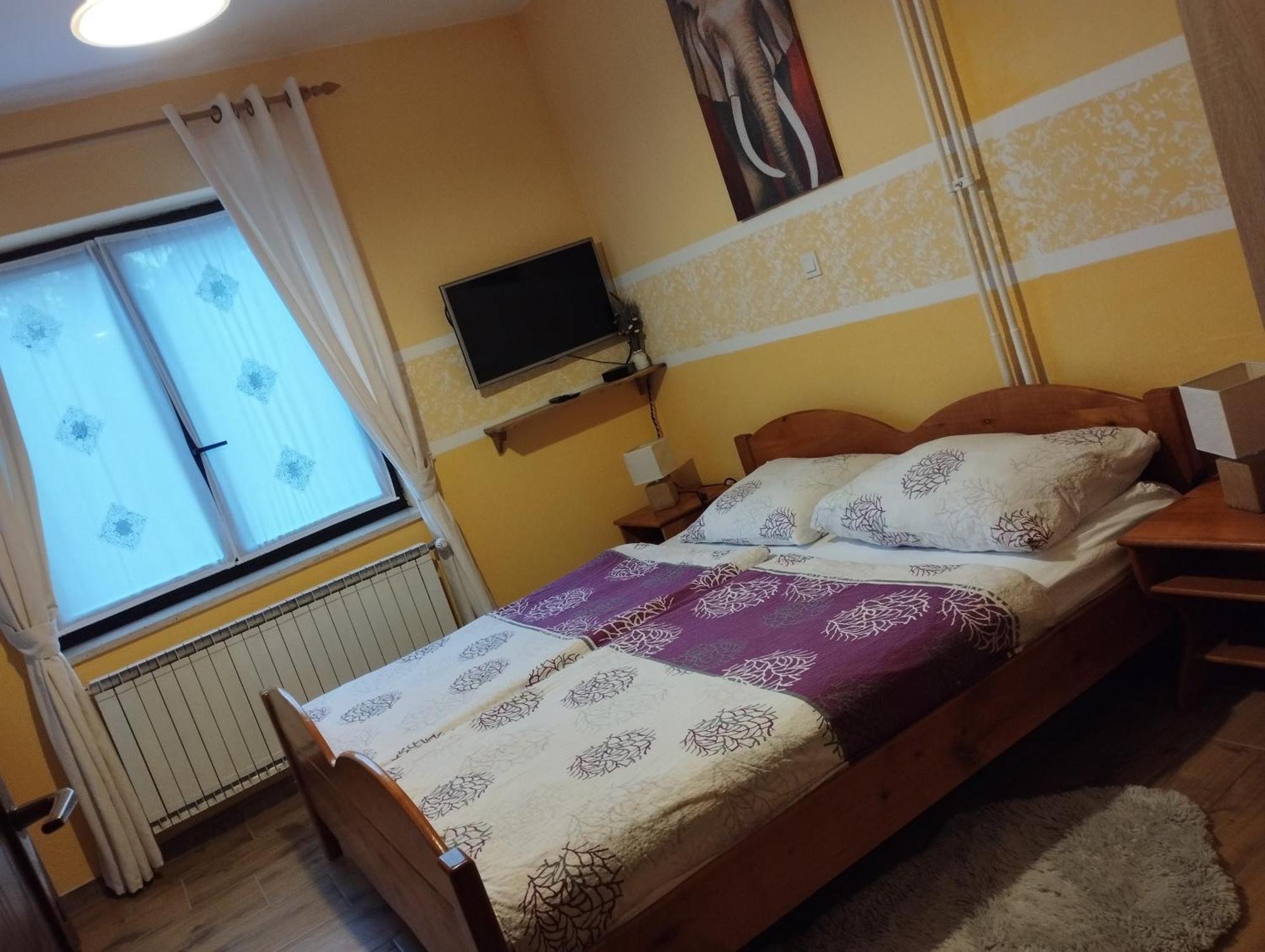 Guest House Kmecki Hram Fortuna Idrija Exterior photo